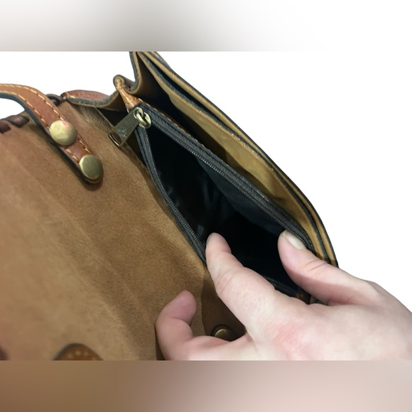 Patricia Nash Floral Tooled Leather Crossbody in tan Brown - Picture 10 of 10